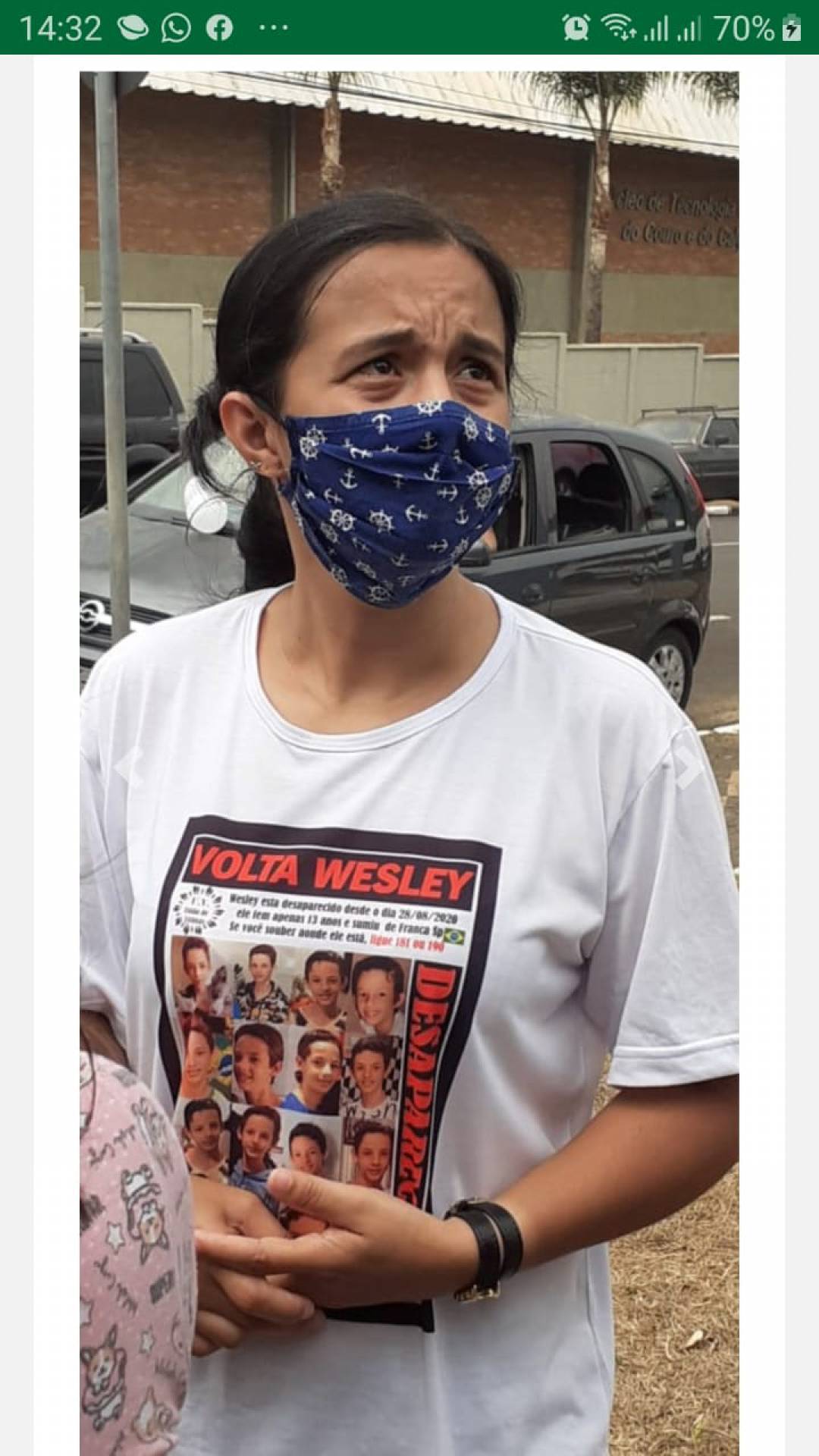 Camila, mãe de Wesley, durante passeata, em Franca (SP) 