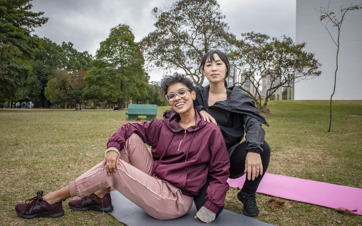 Ellen (Heslaine Vieira) e Tina (Ana Hikari)