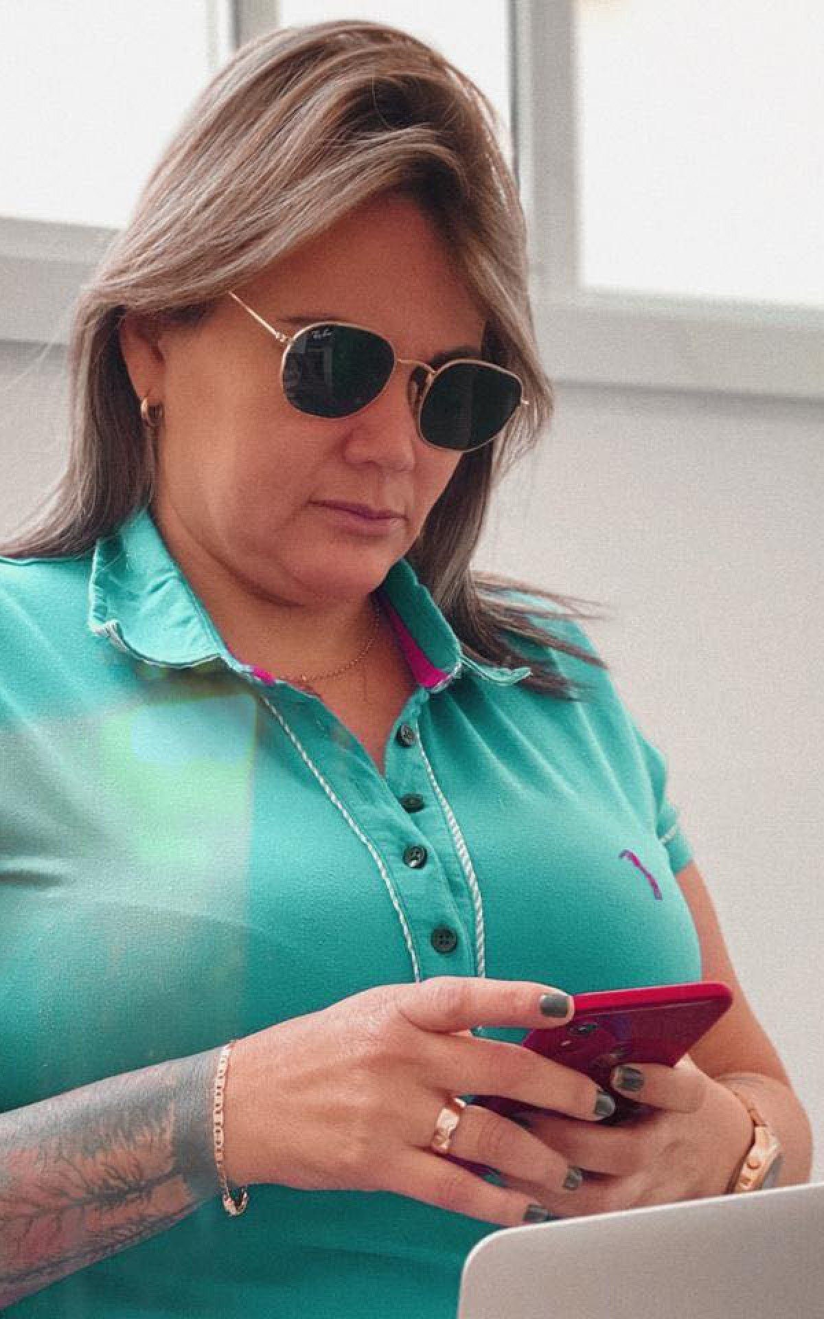 Renata Castro, executada na manh&atilde; desta sexta-feira na porta de casa, em Mag&eacute; - Facebook / Reprodução 