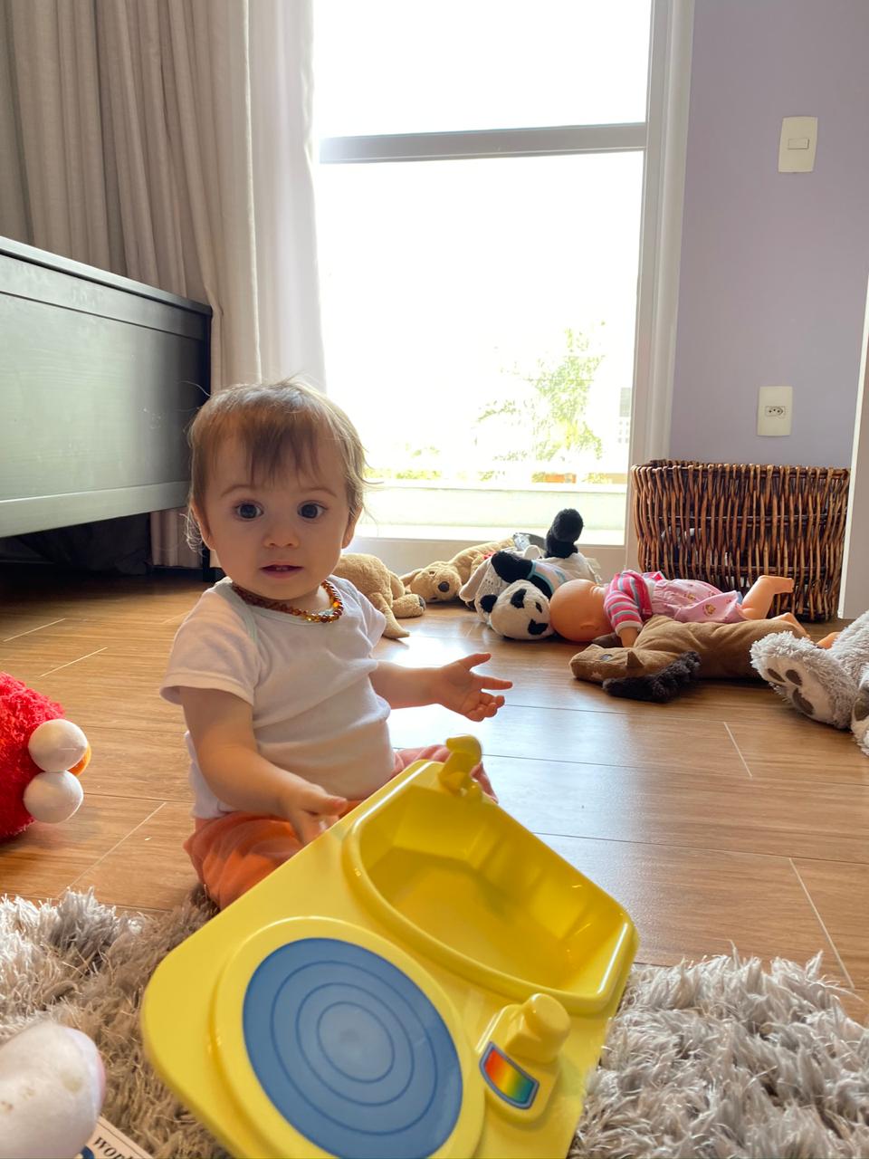 Bebê reconhecendo e interagindo com o ambiente  - Juliana Trentini