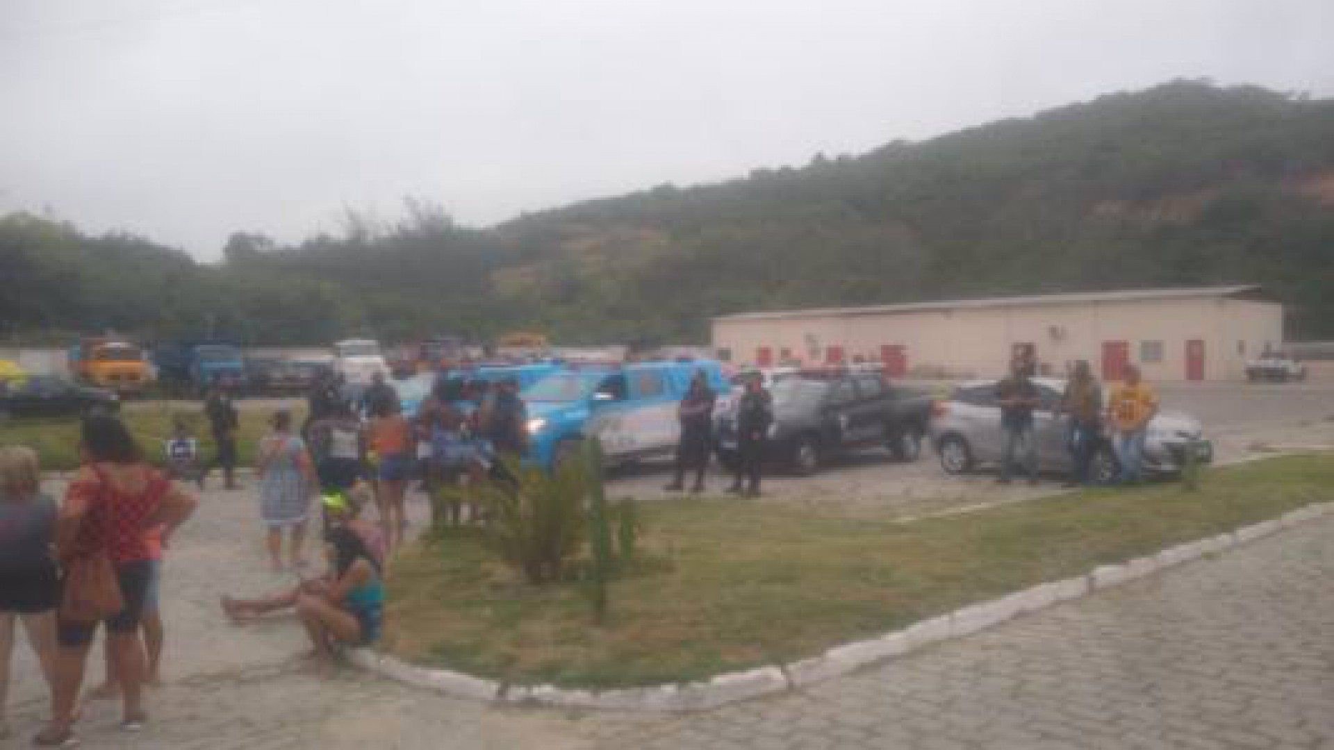 Comsercaf &eacute; invadida e depredada por manifestantes em Cabo Frio 