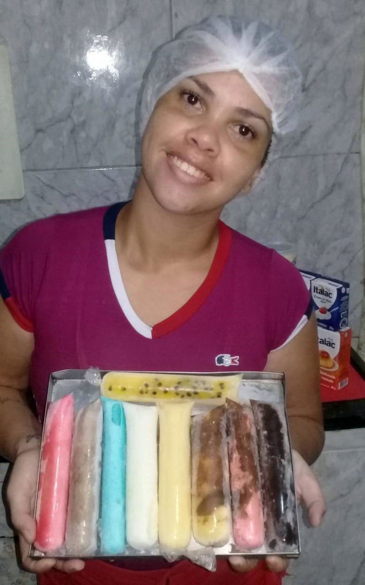 Débora Santos vende seus sacolés na Vila Aliança e em outras regiões - Arquivo Pessoal
