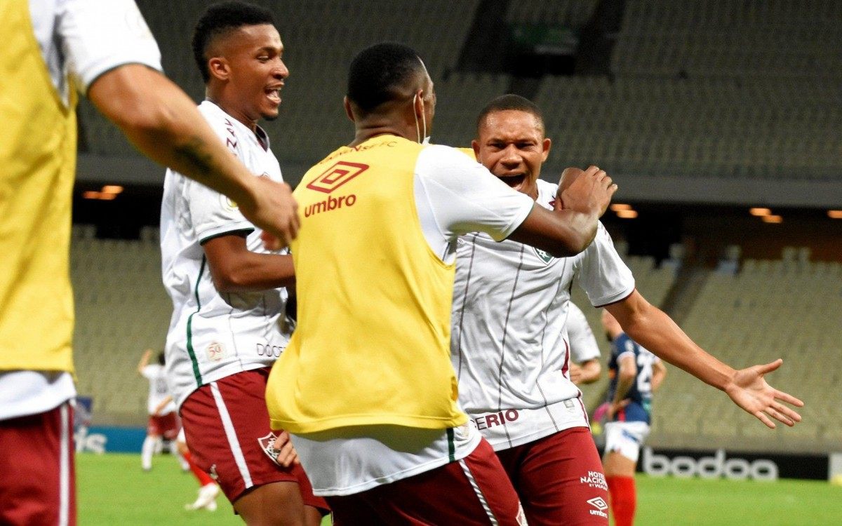 A Negocios Flu Bate O Fortaleza Em Visita Ao Ceara E Segue Firme No G 4 Fluminense O Dia