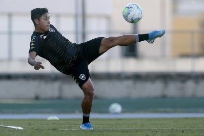 Lecaros revela que não recebeu nenhuma proposta e diz: 'Quero cumprir meu contrato'