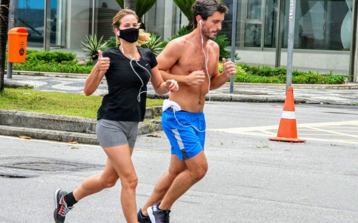 Luiza Valdetaro e namorado - Daniel Delmiro/Ag News
