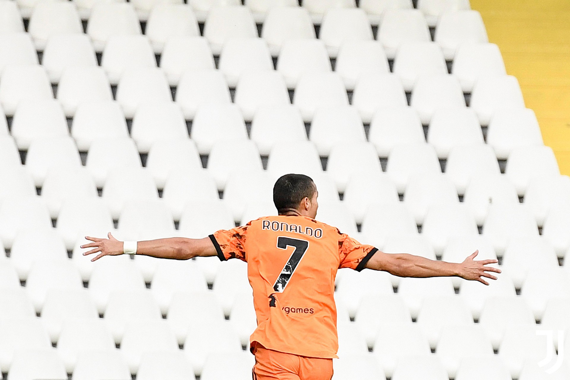 X&ocirc;, covid-19: Recuperado, CR7 supera Rom&aacute;rio na volta &agrave; Juve