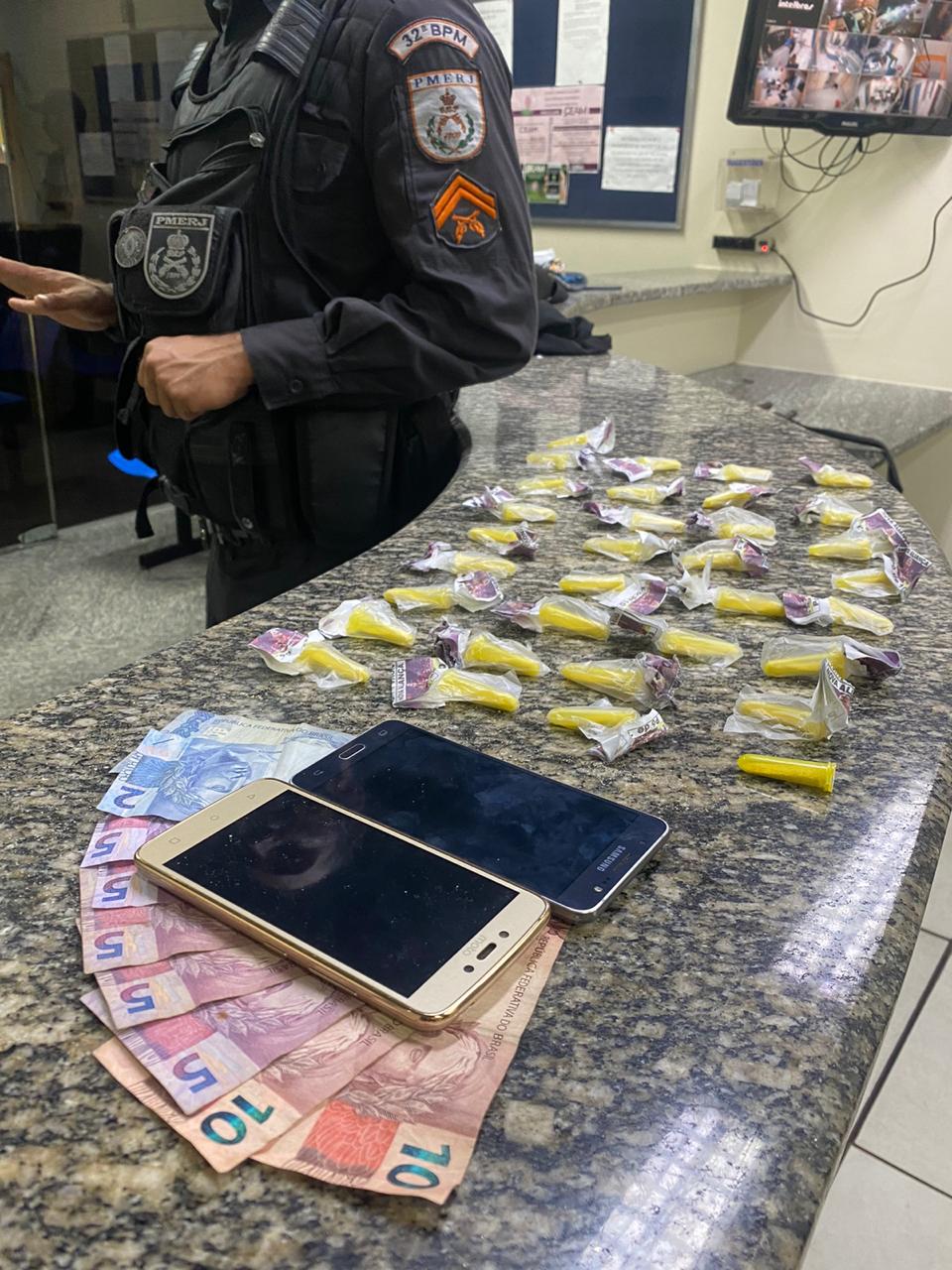 Todos os suspeitos e os materiais foram encaminhados para a 128ª DP para registro da ocorrência e apreensão dos materiais - Divulgação