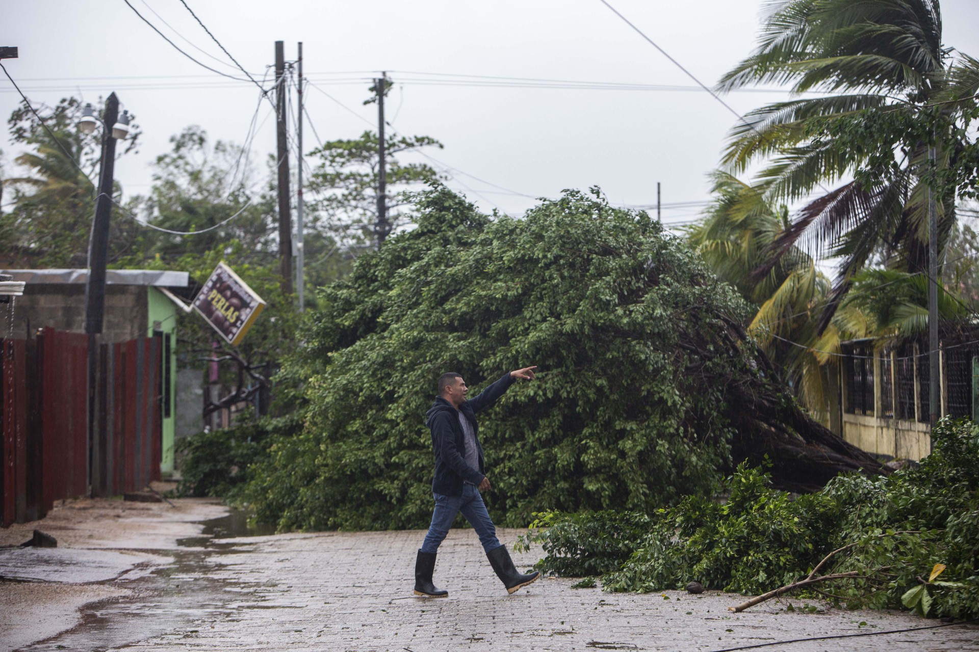 O olho de Eta entrou pela costa de Bilwi, a principal cidade do Caribe Norte da Nicarágua com categoria 4 na escala Saffir-Simpson de 5 - AFP
