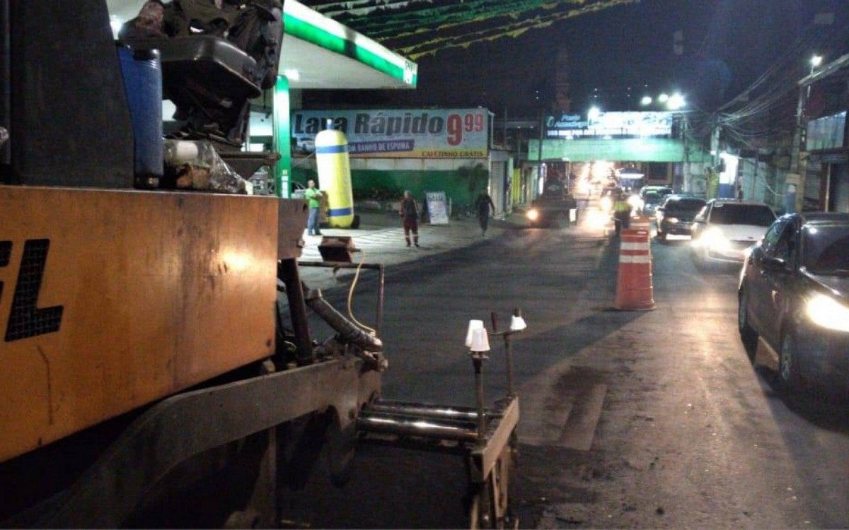 Secretaria de Obras trabalha na pavimentação de ruas em Meriti