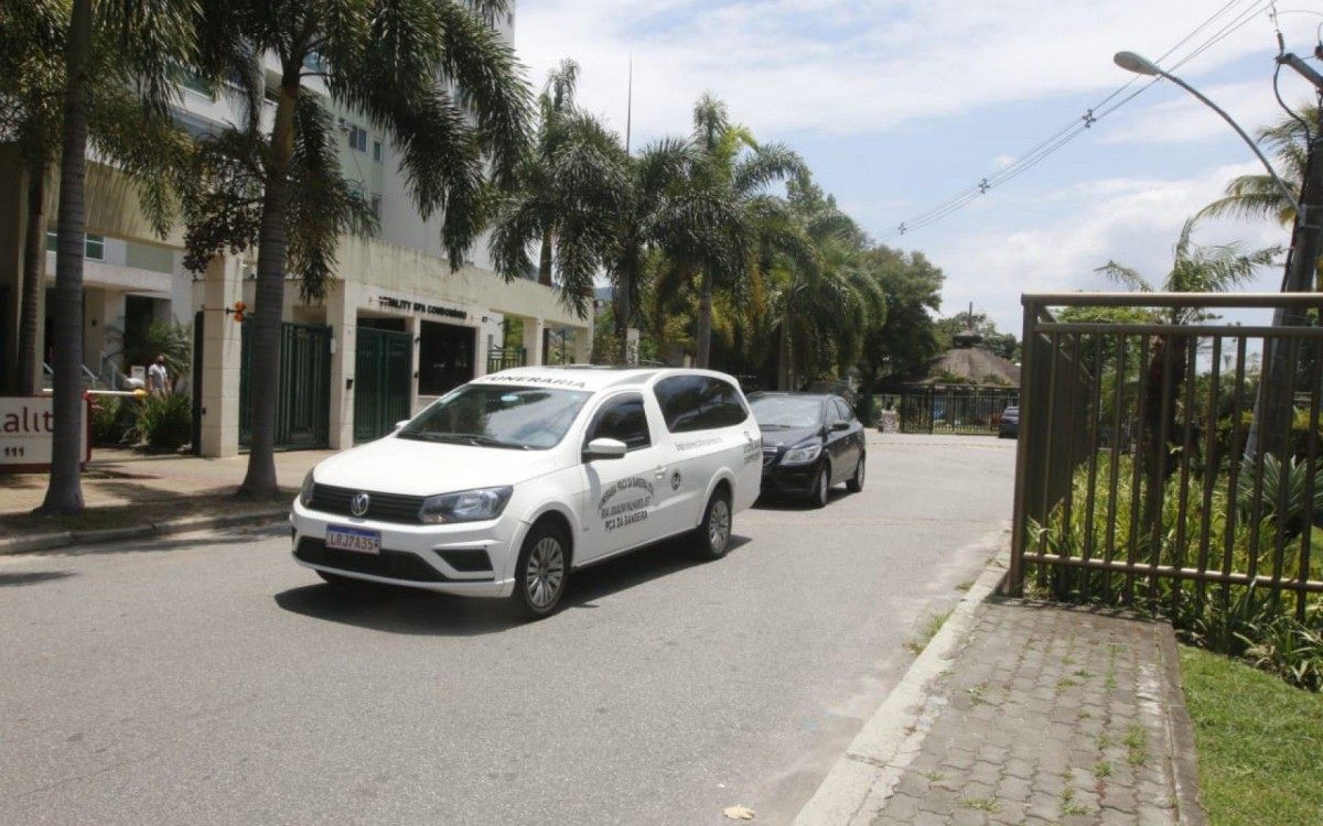 Corpo de tom Veiga ser&aacute; levado para o enterro, em S&atilde;o Paulo