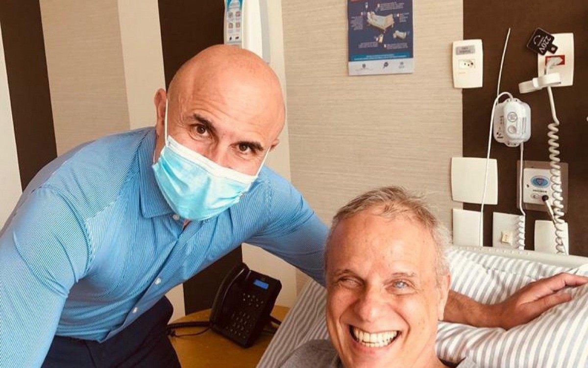 Dudu Braga e o m&eacute;dico Fernando Maluf