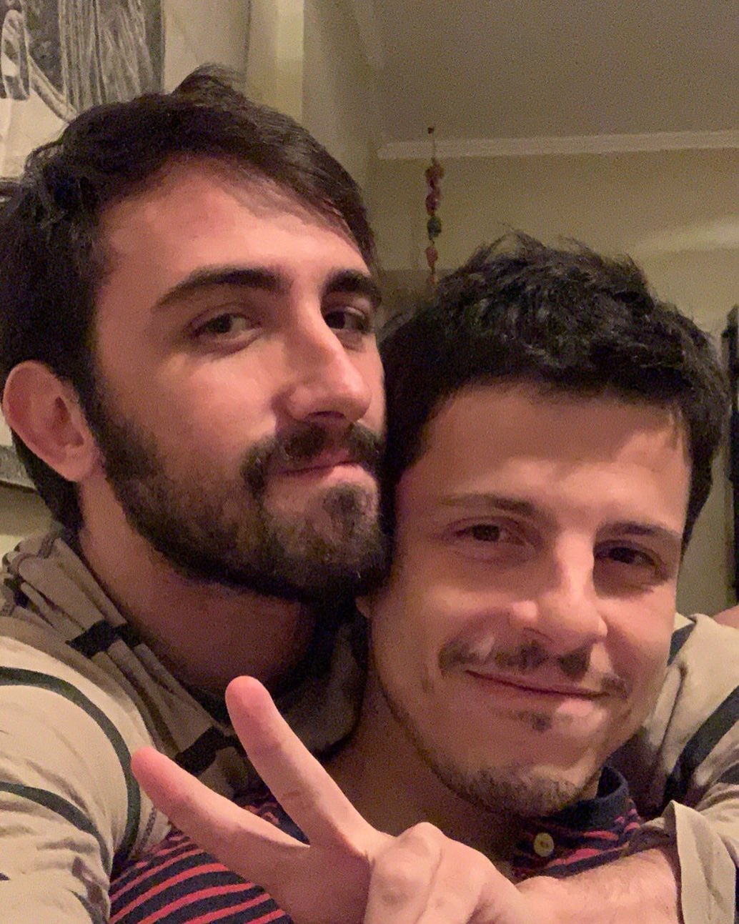 Pedro Henrique Müller e o marido  - Reprodução