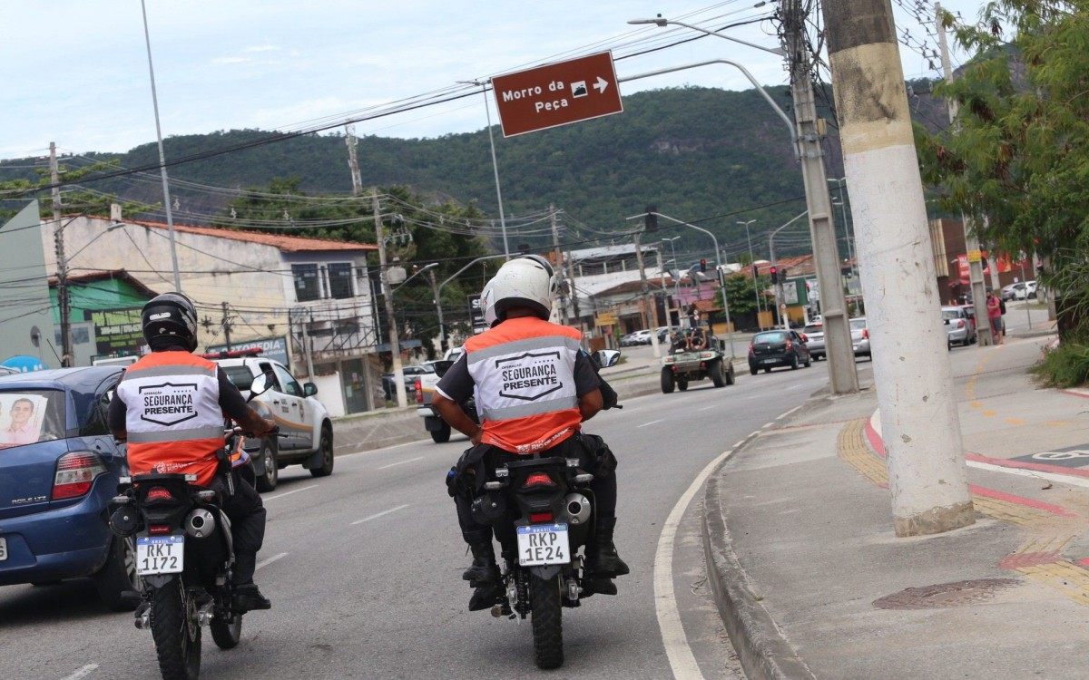 Os dados parciais do mês de outubro divulgados nesta terça-feira (03) pelo Observatório de Segurança da Prefeitura de Niterói mostram que o município segue registrando queda nos principais indicadores de criminalidade. Dentre os destaques estão a redução de 65,83% no roubo de veículos no acumulado de janeiro a outubro deste ano, quando comparado ao mesmo período de 2019. Foram menos 817 veículos roubados na cidade.

A área da 77ª DP (Icaraí) apresentou redução de -81,25% neste tipo de crime este ano, seguida pela 79ª DP (Jurujuba), com - 79,45%, e a 81ª DP (Itaipu), com - 62,99%. As áreas da 78ª DP (Fonseca) e 76ª DP (Centro) também apresentaram queda nesse tipo de crime, de - 58,43% e - 48,19%, respectivamente.

