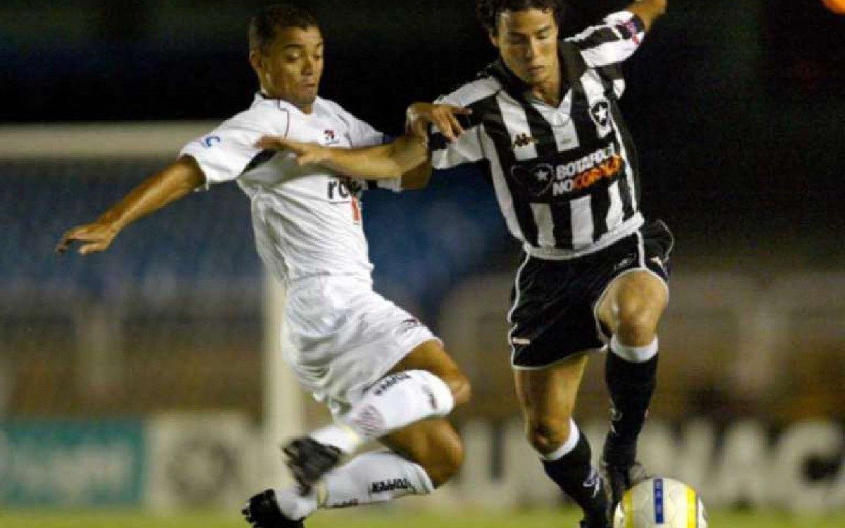 Em 2005, o Botafogo ficou no caminho quando encontrou o Paulista, que acabara sendo o campe&atilde;o daquela edi&ccedil;&atilde;o. Na ocasi&atilde;o, o Alvinegro empatou com a equipe de Jundia&iacute; por duas vezes (1 a 1 e 2 a 1) - o avan&ccedil;o se deu pelo quesito gol fora de casa.