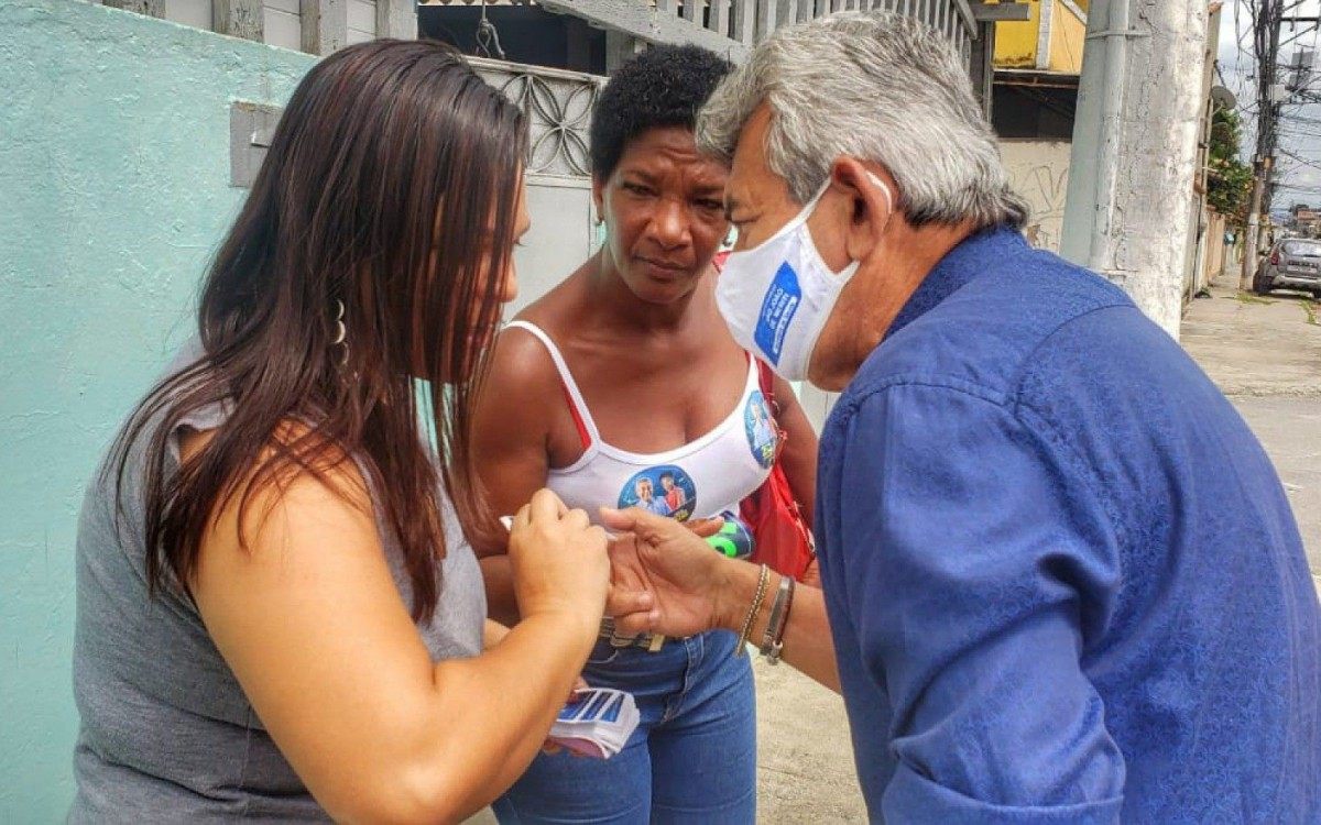 Doutor João conversou com moradores durante caminhadas em Meriti