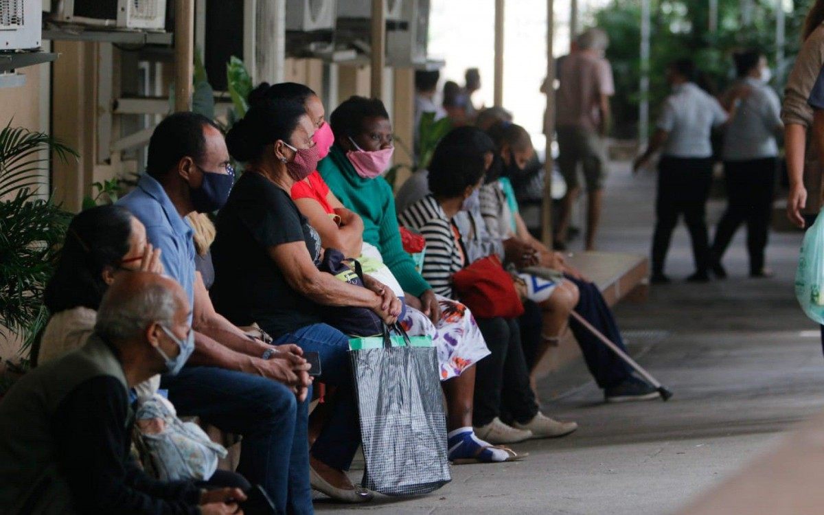 Pacientes aguardam consulta no Hospital Federal de Bonsucesso - Reginaldo Pimenta / Agência O DIA