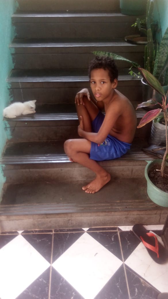 Isaak foi visto pela última vez, por uma vizinha, saindo do condomínio