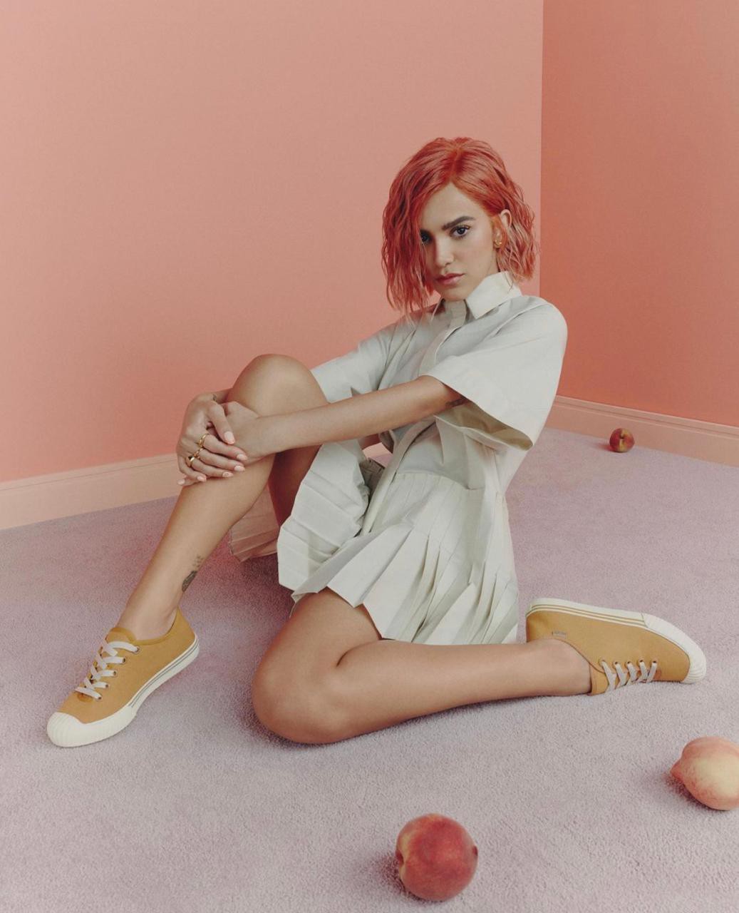 Manu Gavassi surge ruiva e choca fãs