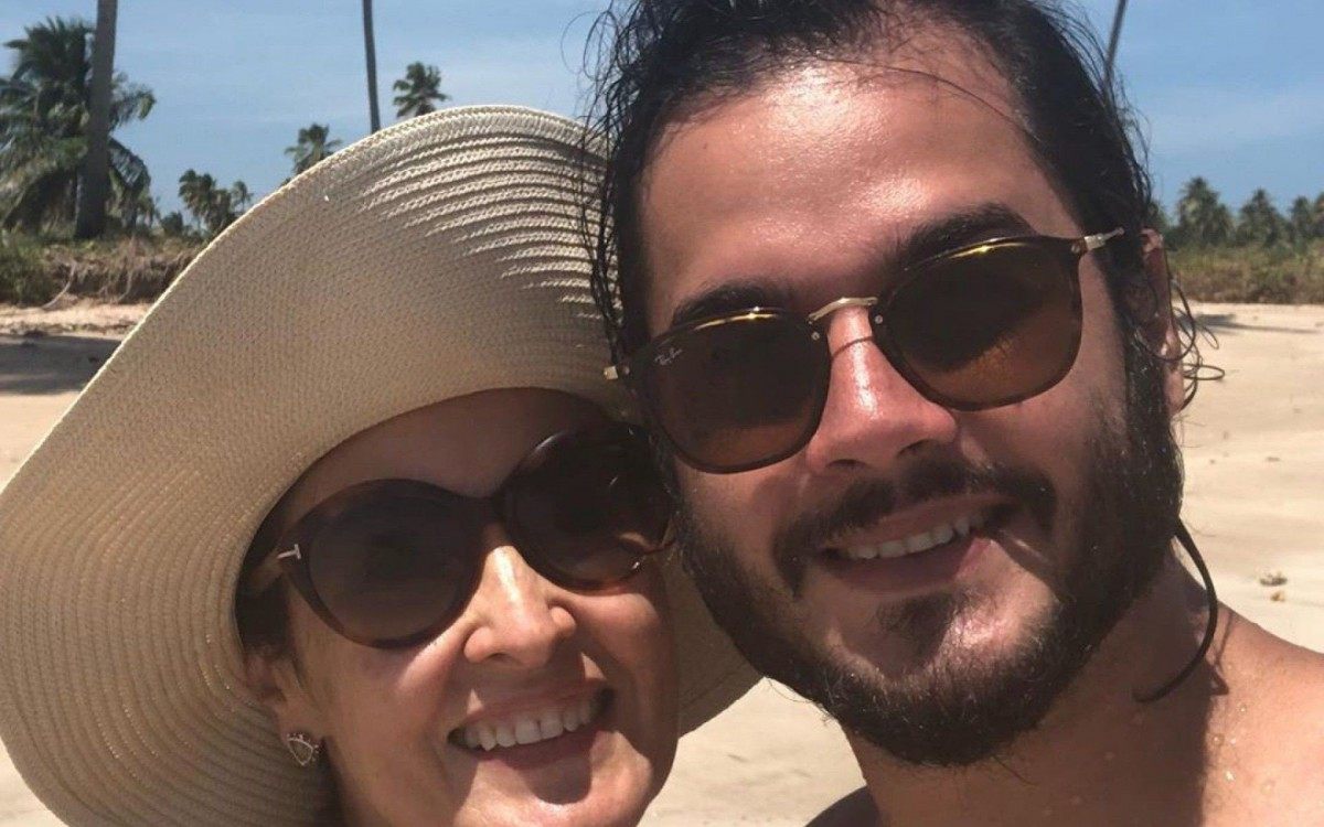 Fátima Bernardes está curtindo férias ao lado de Túlio Gadelha