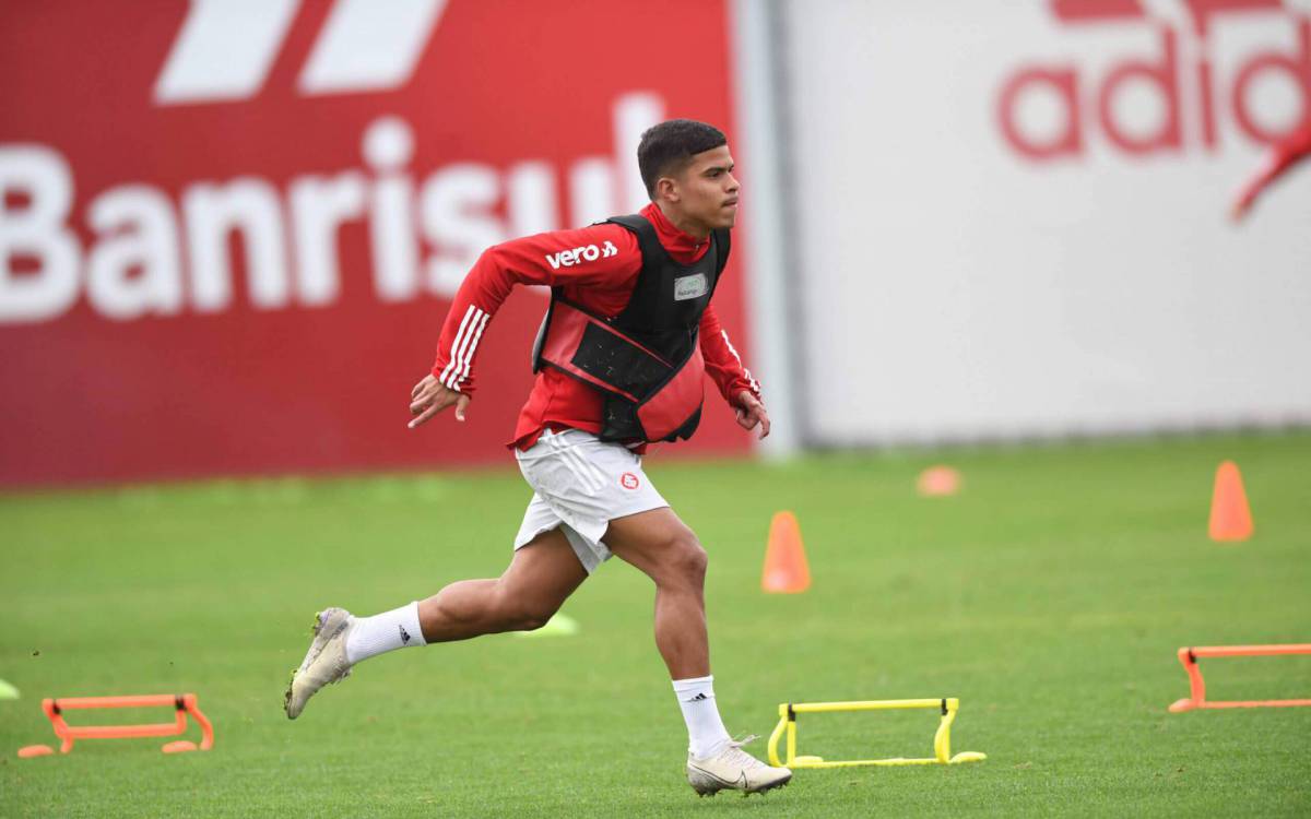 Camisa 10 e capitão do Inter na conquista da Copinha de 2020, Cesinha teve poucas chances sob o comando de Coudet - Ricardo Duarte/Internacional