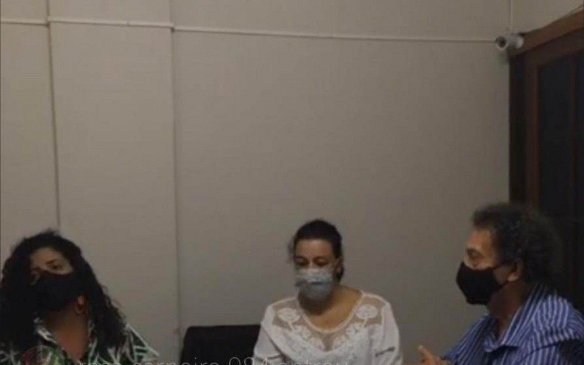 Juliana carvalho em entrevista com representantes do Sindicato dos Funcionários Públicos de VR - Reprodução/ Redes sociais