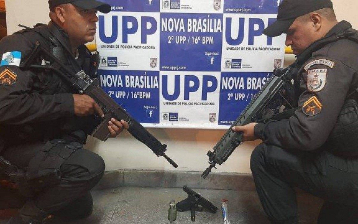 PM apreendeu uma pistola e uma granada - Divulgação