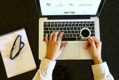 Servidores em trabalho híbrido vão receber auxílio tecnológico