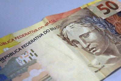 Ibovespa segue em baixa pelo 3º dia, a 127,4 mil, com recuo de 0,27% na sessão