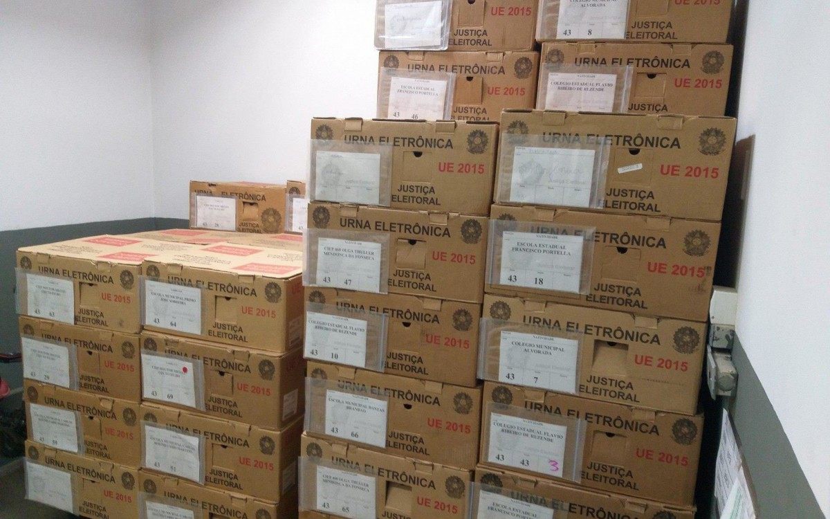 Um total de aproximadamente 770 urnas serão distribuídas no Noroeste Fluminense. - Lili Bustilho