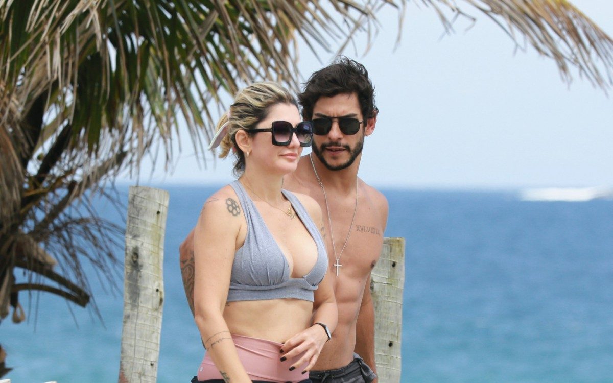 Ant&ocirc;nia Fontenelle passeia na orla com o novo namorado, Shia