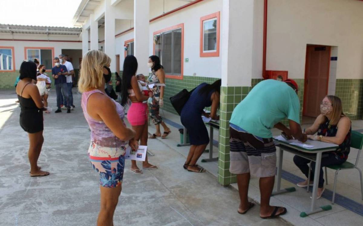 Os responsáveis receberam os cartões e não precisam voltar às escolas - Divulgação/PMNI