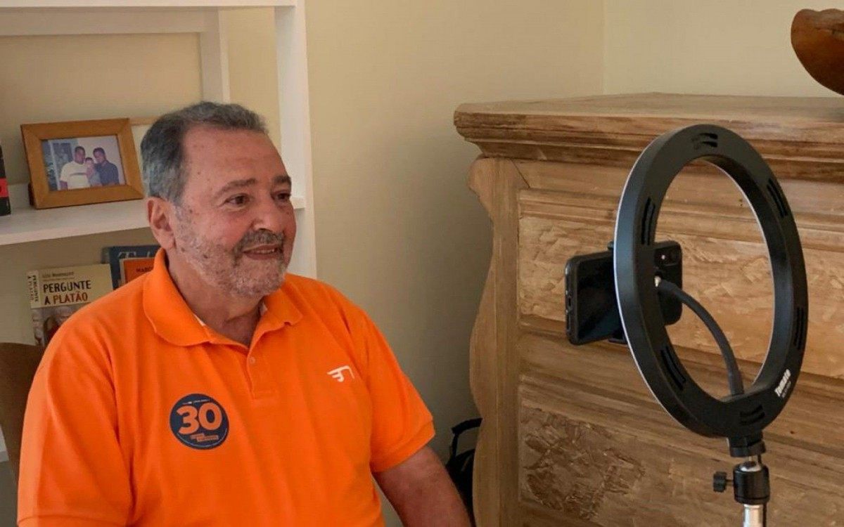 Candidato à Prefeitura do Rio pelo Novo, Fred Luz, em live - Divulgação