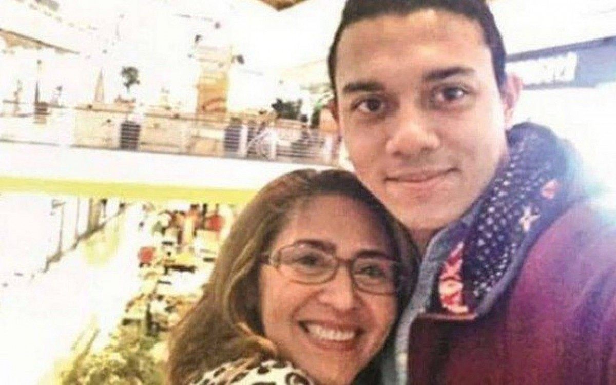 Lucas Paulo, de 23 anos, é suspeito de matar a mãe, Teresa, de 53, a facadas, em Portugal - Reprodução / Redes sociais