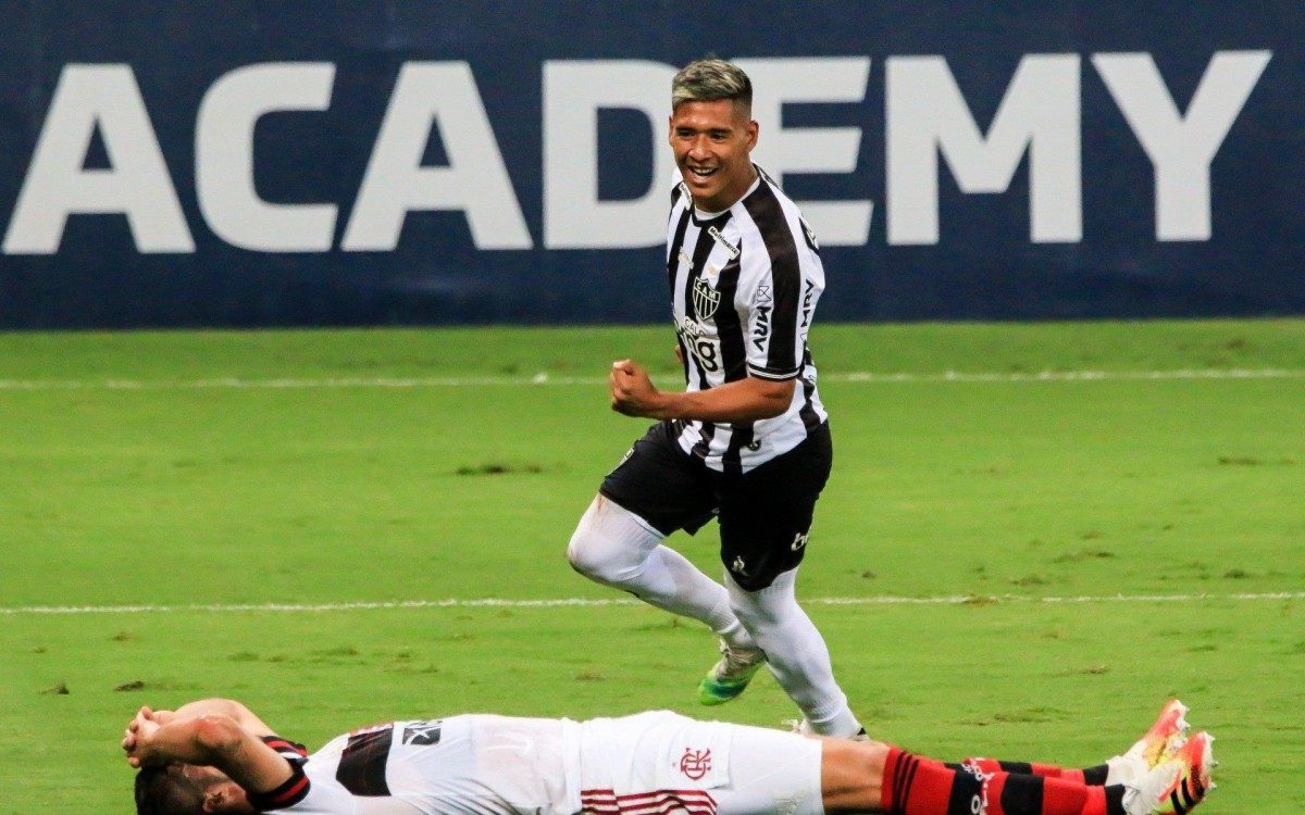 Matias Zaracho marcou o quarto gol do Atlético-MG durante Atlético-MG x Flamengo, partida válida pela vigésima rodada do Campeonato Brasileiro da Série A 2020, realizada no Estádio Mineirão, Belo Horizonte, MG. - ESTADÃO CONTEÚDO