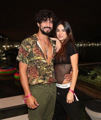 Thaila Ayala em cenas como a rebelde modelo Amanda de 'Ti Ti Ti'; abaixo, a atriz com o marido, Renato Góes  - Divulgação/ CS Eventos/Reginaldo Teixeira e Mateus Montoni)
