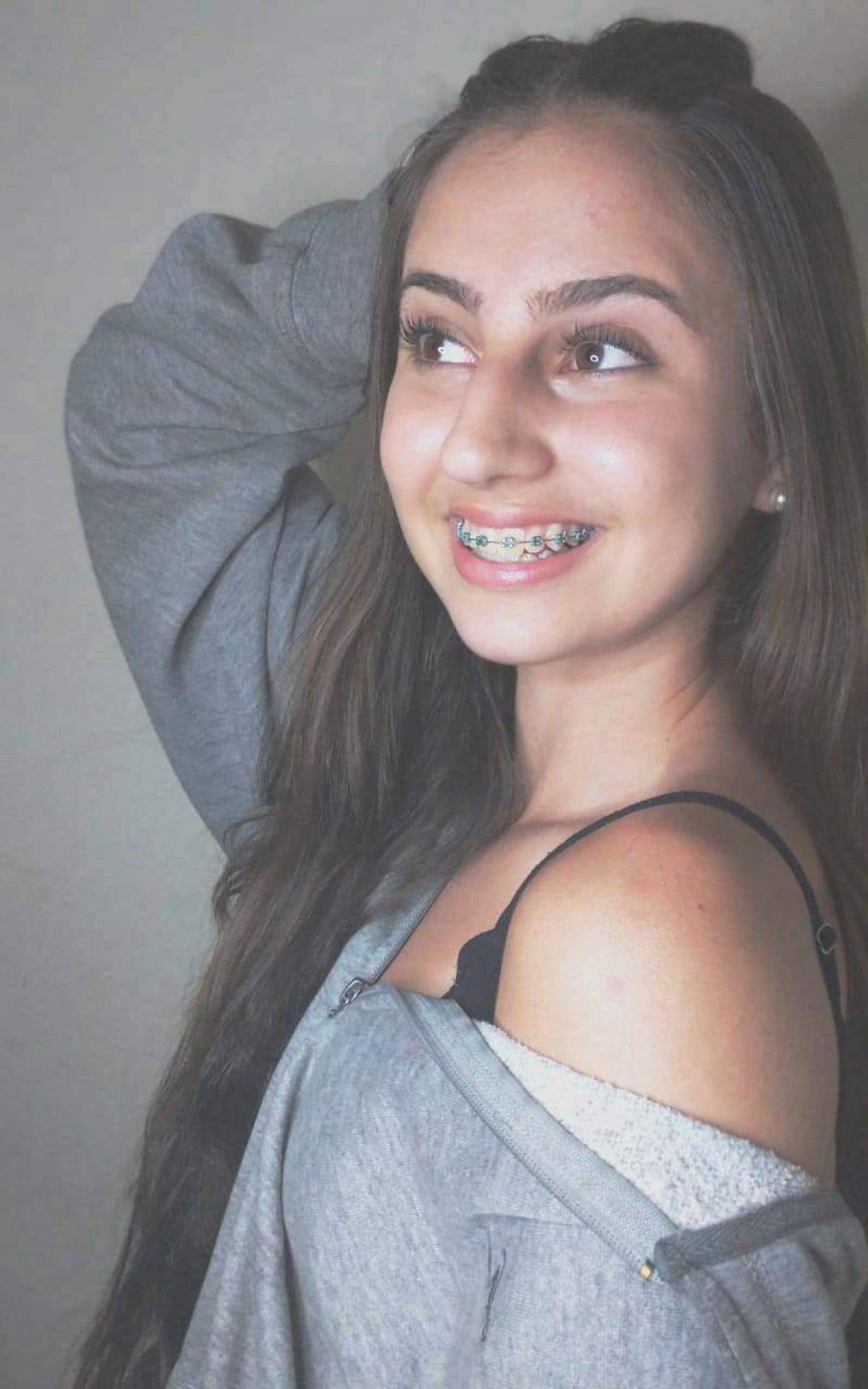 Manoella apresenta semelhança com influenciadora que adimira