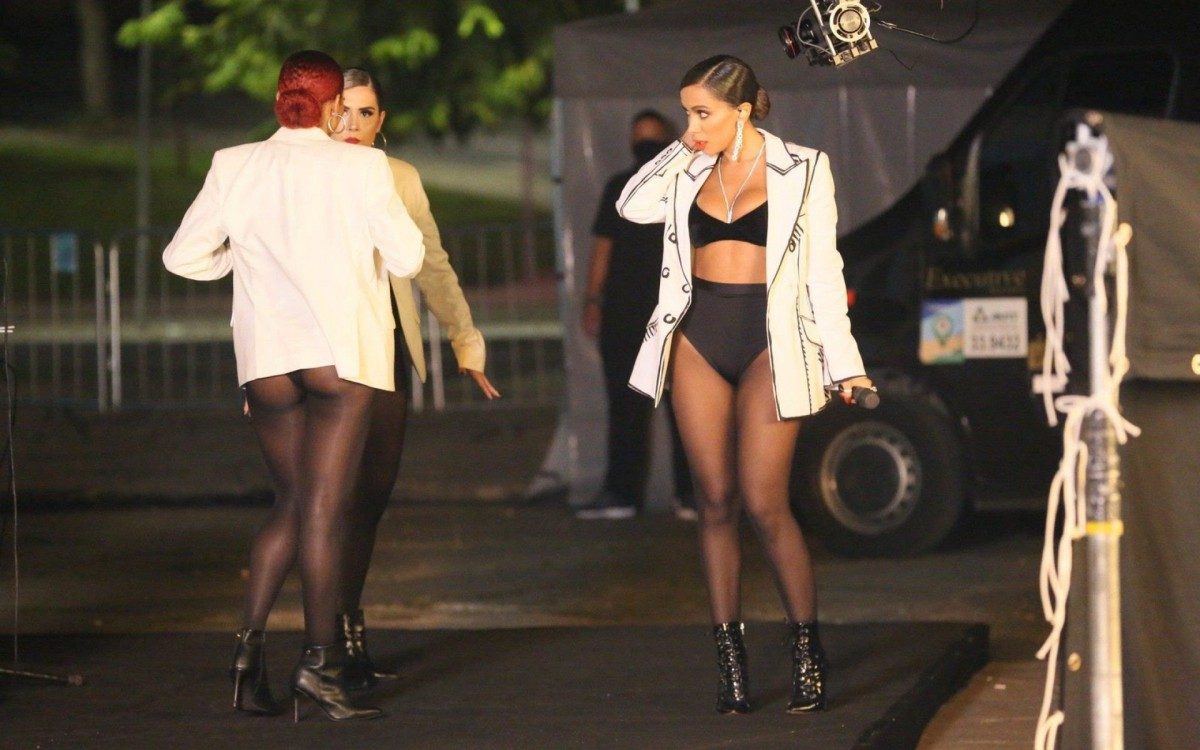 Anitta grava clipe nos Arcos da Lapa na madrugada desta terça-feira - Marcello Sa Barretto / Ag. News