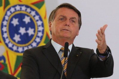 Bolsonaro vira alvo de investigação no STF por associação de vacina à Aids