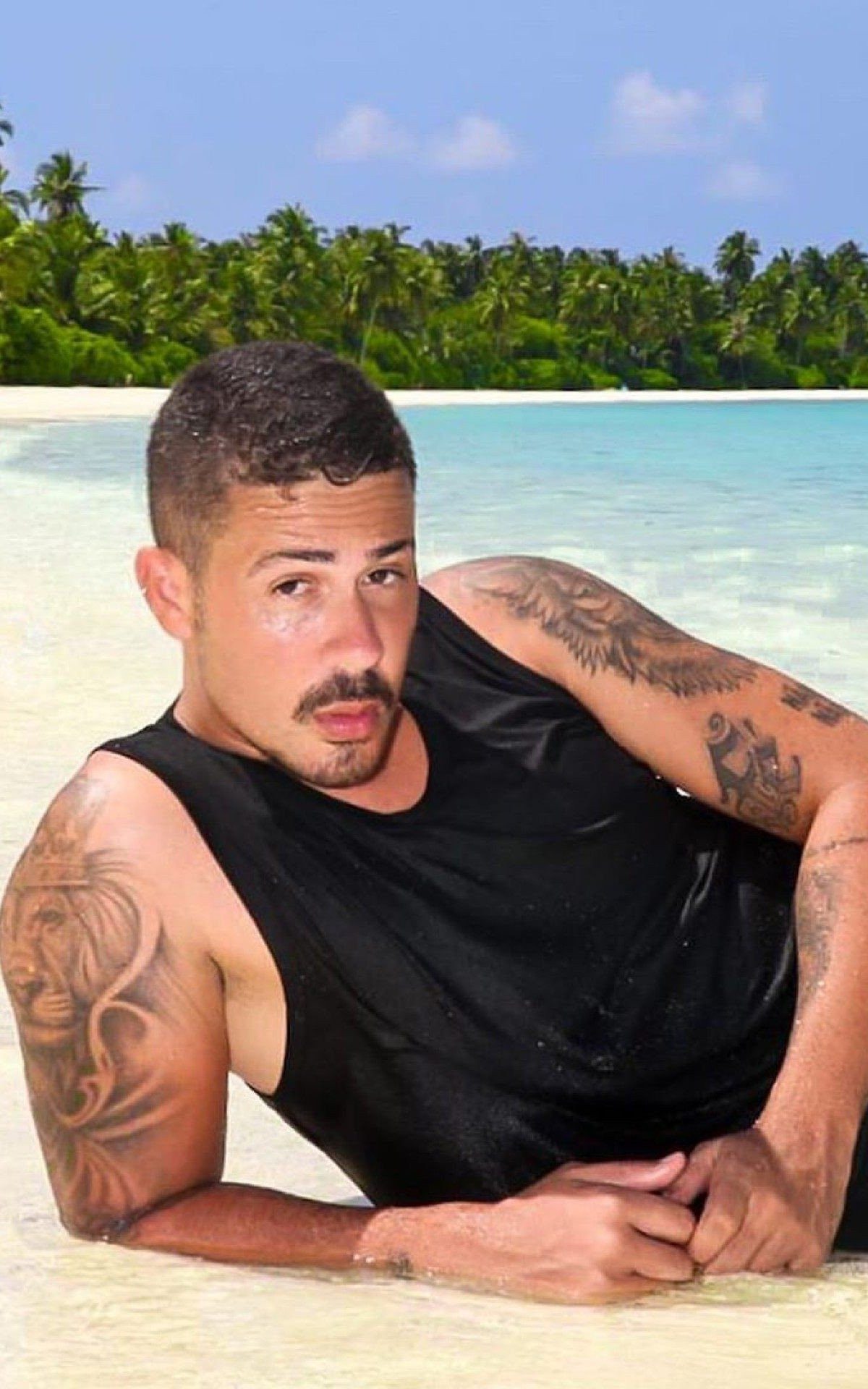 Carlinhos Maia abre álbum de fotos