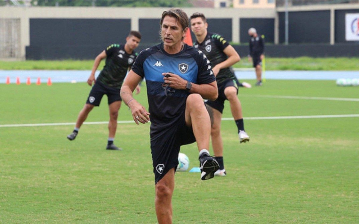 Jorge Pidal no treino do Botafogo no campo anexo do Nilton Santos - Gabriel Baron/Botafogo