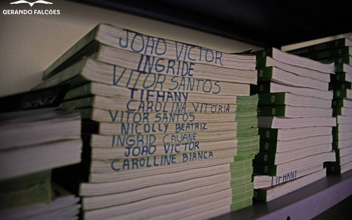 Iniciativa prevê a distribuição de 10 mil bolsas digitais com conexão gratuita à internet