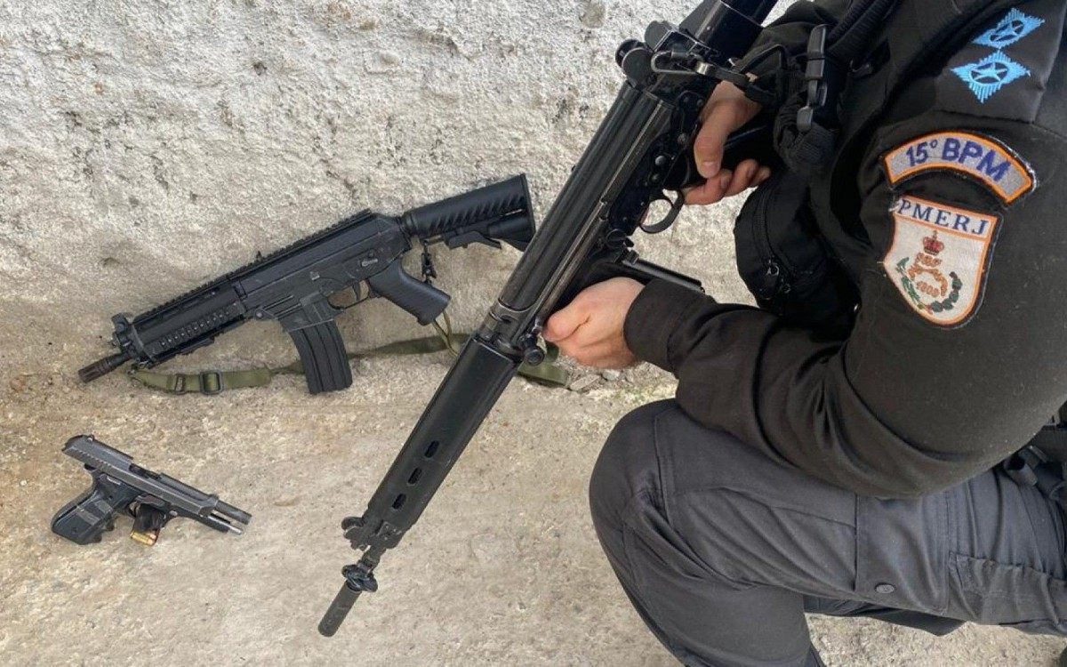 PM e Inea fazem operação contra crimes ambientais no bairro Jardim Gramacho, em Duque de Caxias
