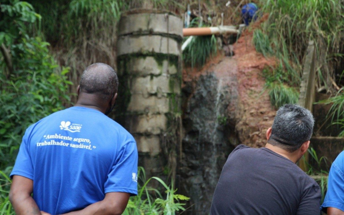 Saae-VR faz reparo emergencial em rede de abastecimento no bairro Vila Rica/ Tiradentes - Evandro Freitas