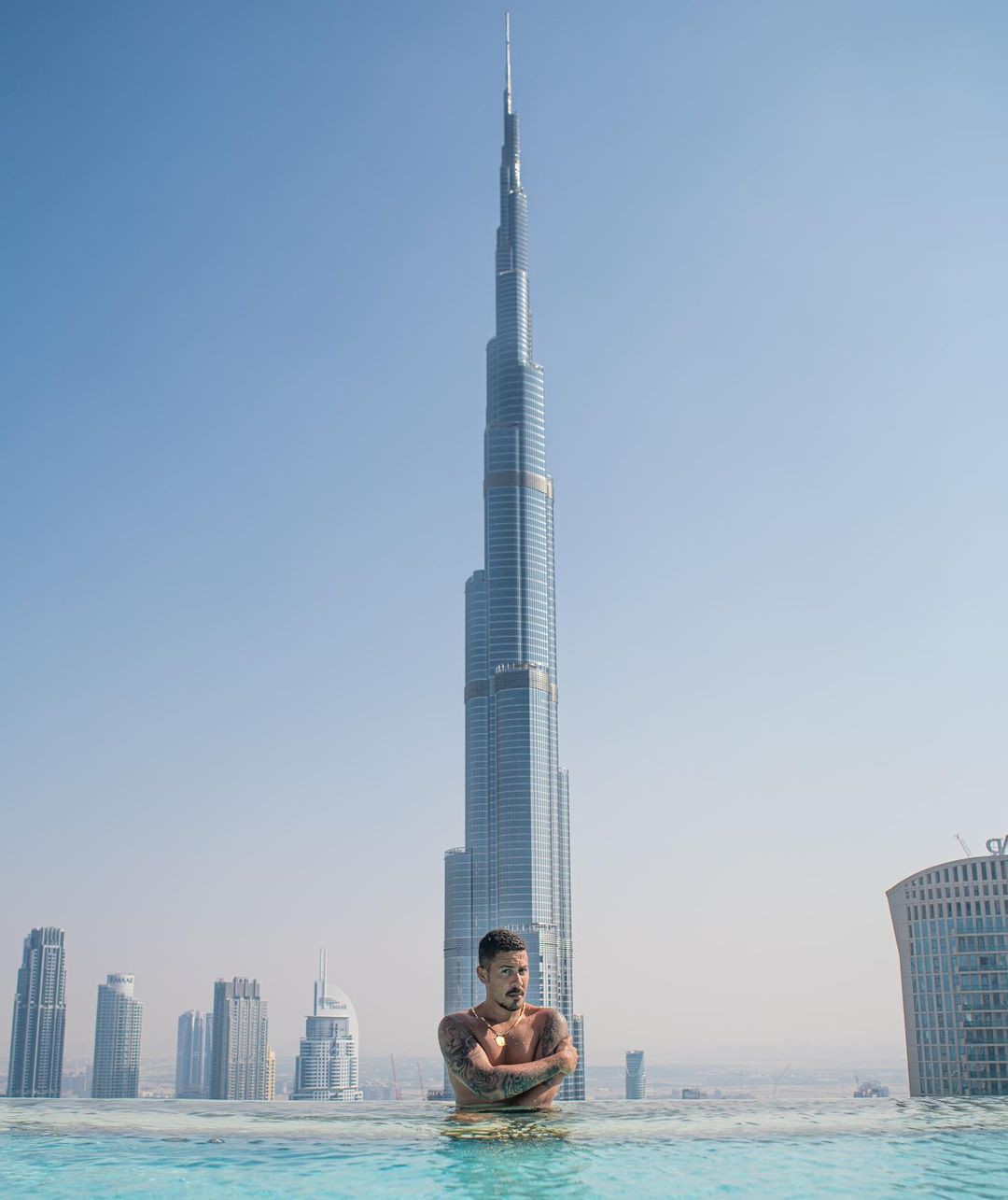 Carlinhos Maia abre álbum de fotos para os Emirados Árabes e Ilhas Maldivas