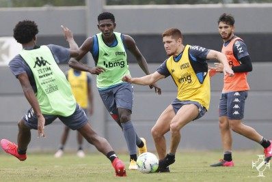 Leonardo Gil chega a acordo com o Colo Colo e deverá rescindir com o Vasco