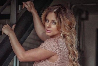 Musa fitness Deborah Albuquerque relembra sucesso como cantora de axé