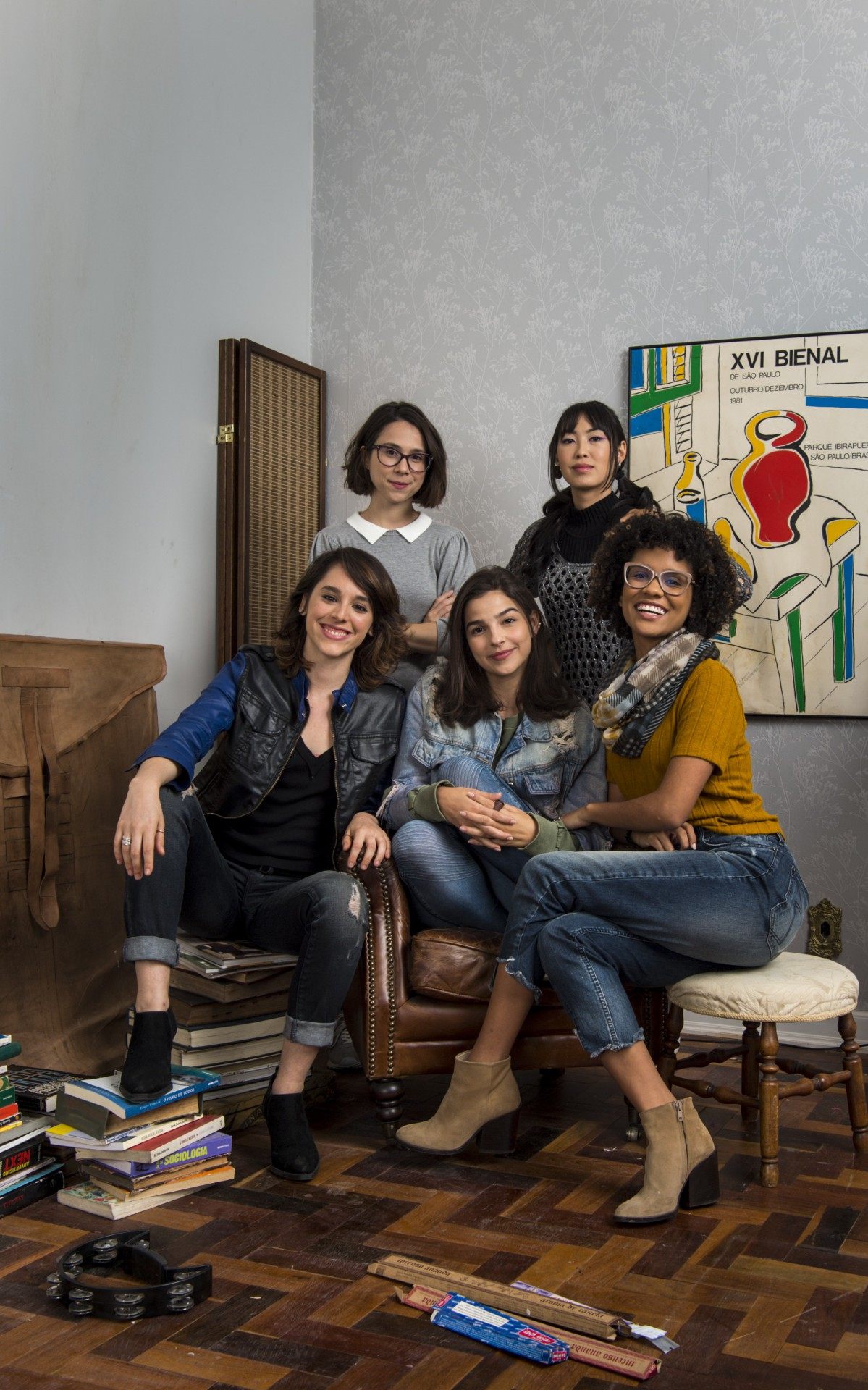 As Five – Keyla (Gabi Medvdoski), Benê (Daphne Bozaski), Ellen (Heslaine Vieira), Tina (Ana Hikari), Lica ( Maoela Aliperti)
