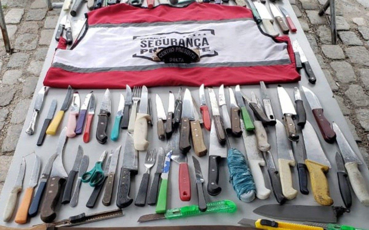 Operação no Centro apreende facas e outros objetos cortantes