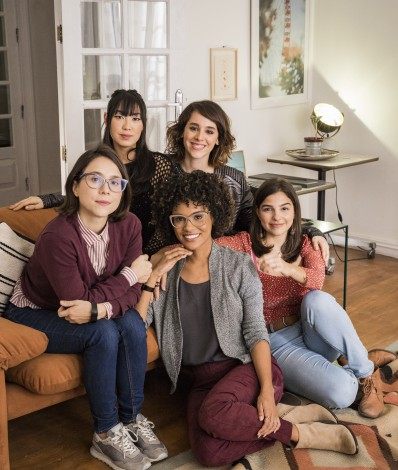 As Five – Keyla (Gabi Medvdoski), Benê (Daphne Bozaski), Ellen (Heslaine Vieira), Tina (Ana Hikari), Lica ( Maoela Aliperti) - Globo/Victor Pollak