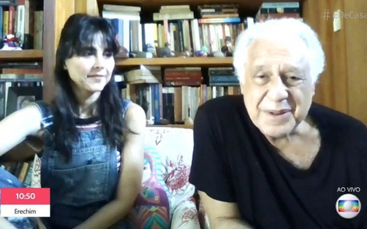 Ao lado da mulher, Alexandra Martins, Antônio Fagundes fala sobre seu novo livro no 'É de Casa' - Reprodução